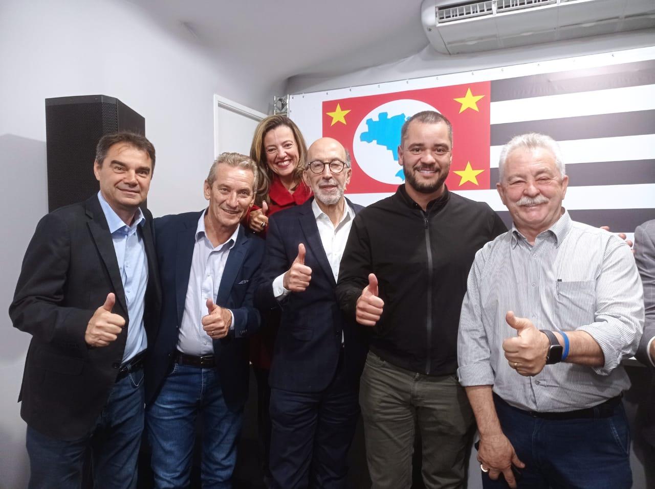 Prefeito Ed Thomas e presidente da Unipontal em reunião dos consórcios e associações dos municípios para discussão do Plano de Trabalho do candidato ao governo do Estado de São Paulo, Rodrigo Garcia