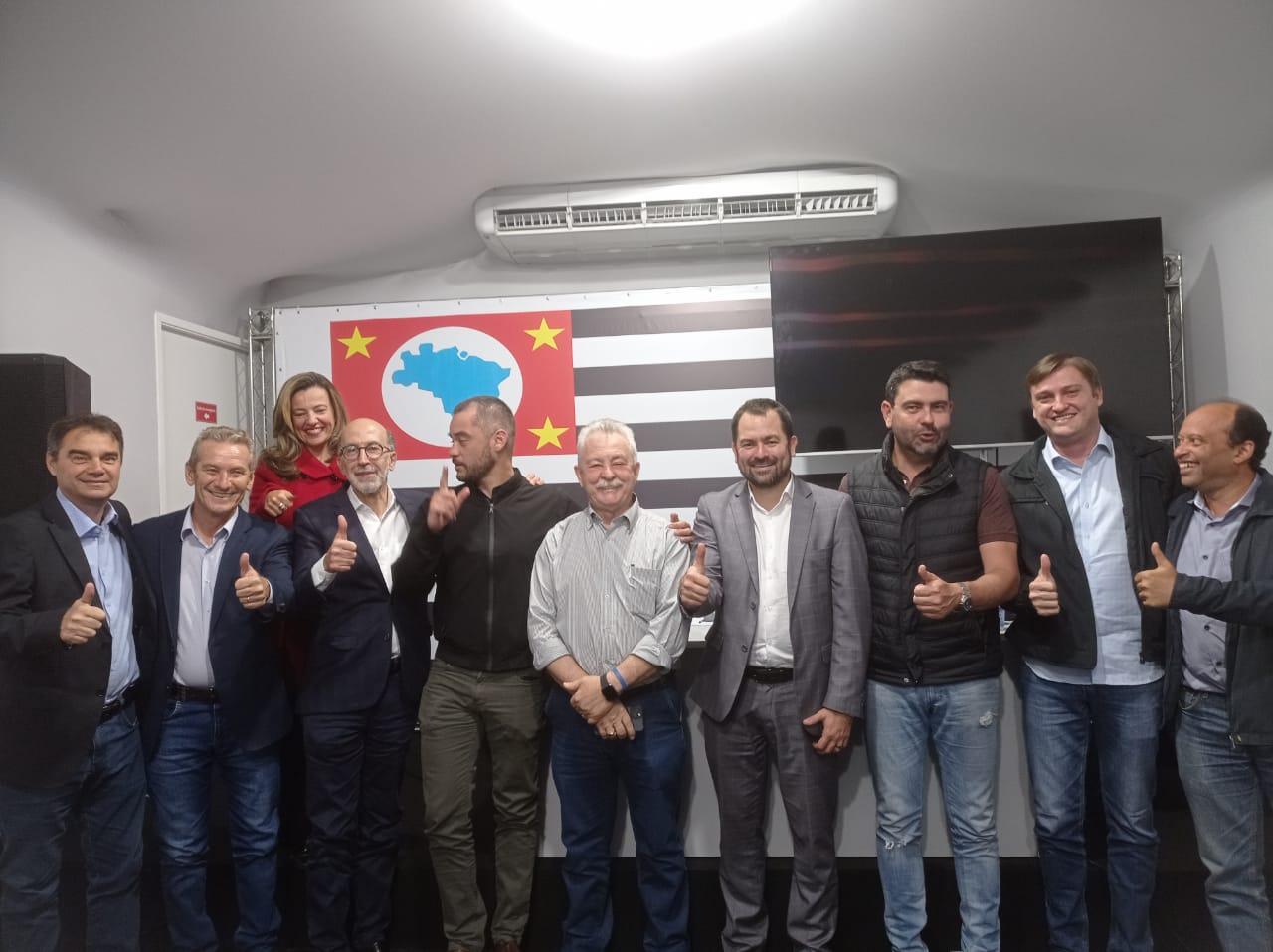 Prefeito Ed Thomas e presidente da Unipontal em reunião dos consórcios e associações dos municípios para discussão do Plano de Trabalho do candidato ao governo do Estado de São Paulo, Rodrigo Garcia