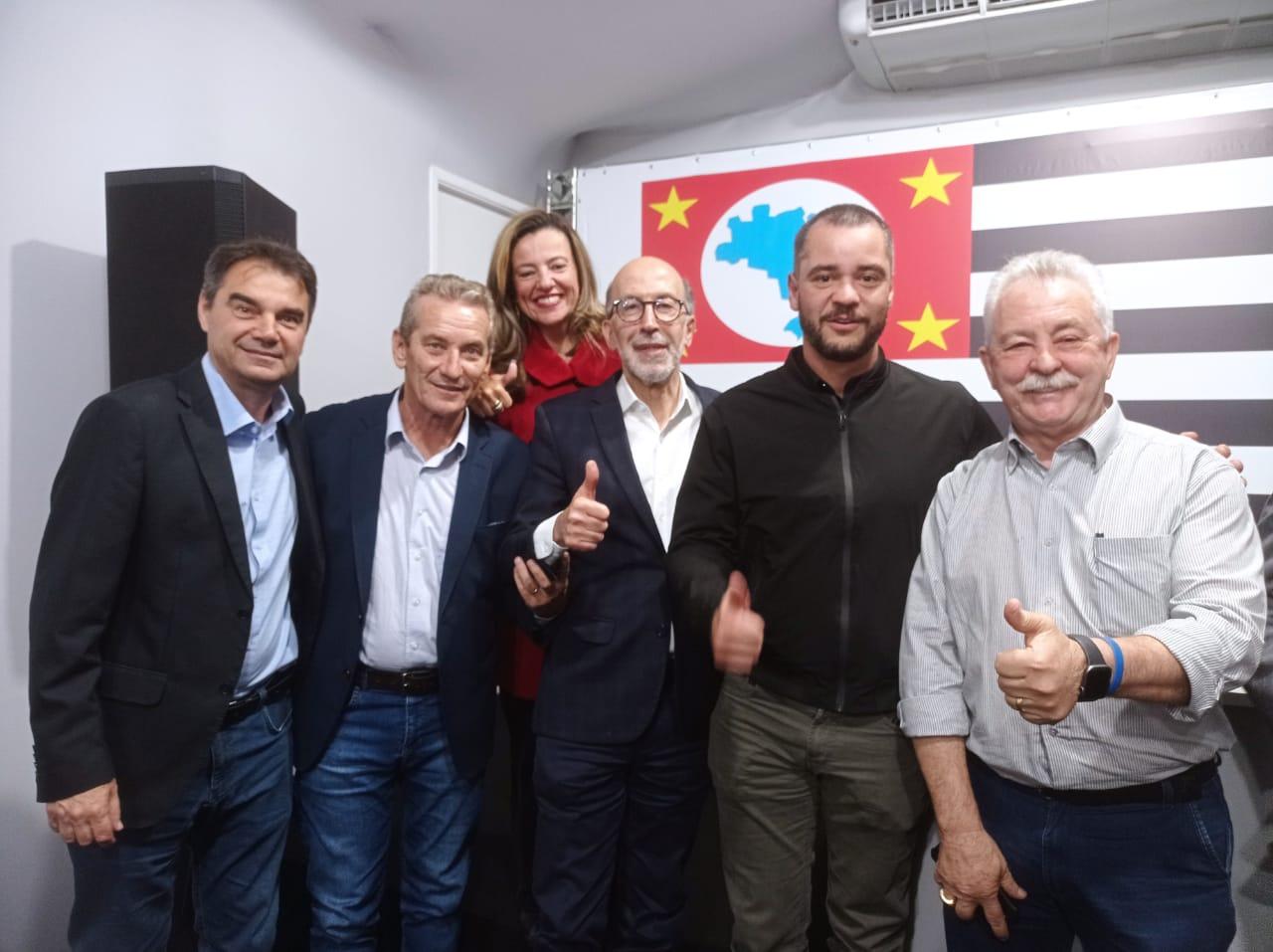 Prefeito Ed Thomas e presidente da Unipontal em reunião dos consórcios e associações dos municípios para discussão do Plano de Trabalho do candidato ao governo do Estado de São Paulo, Rodrigo Garcia