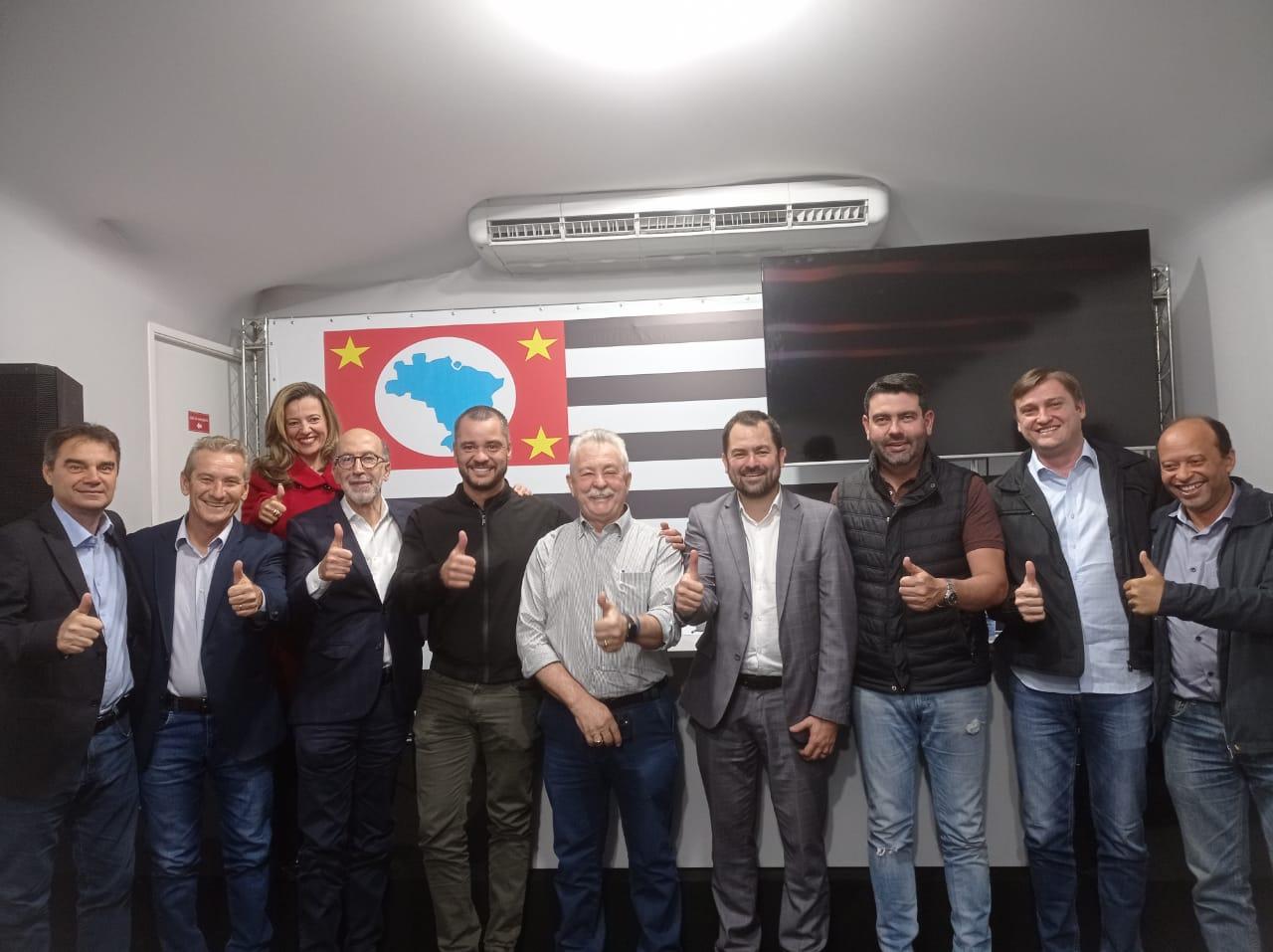 Prefeito Ed Thomas e presidente da Unipontal em reunião dos consórcios e associações dos municípios para discussão do Plano de Trabalho do candidato ao governo do Estado de São Paulo, Rodrigo Garcia