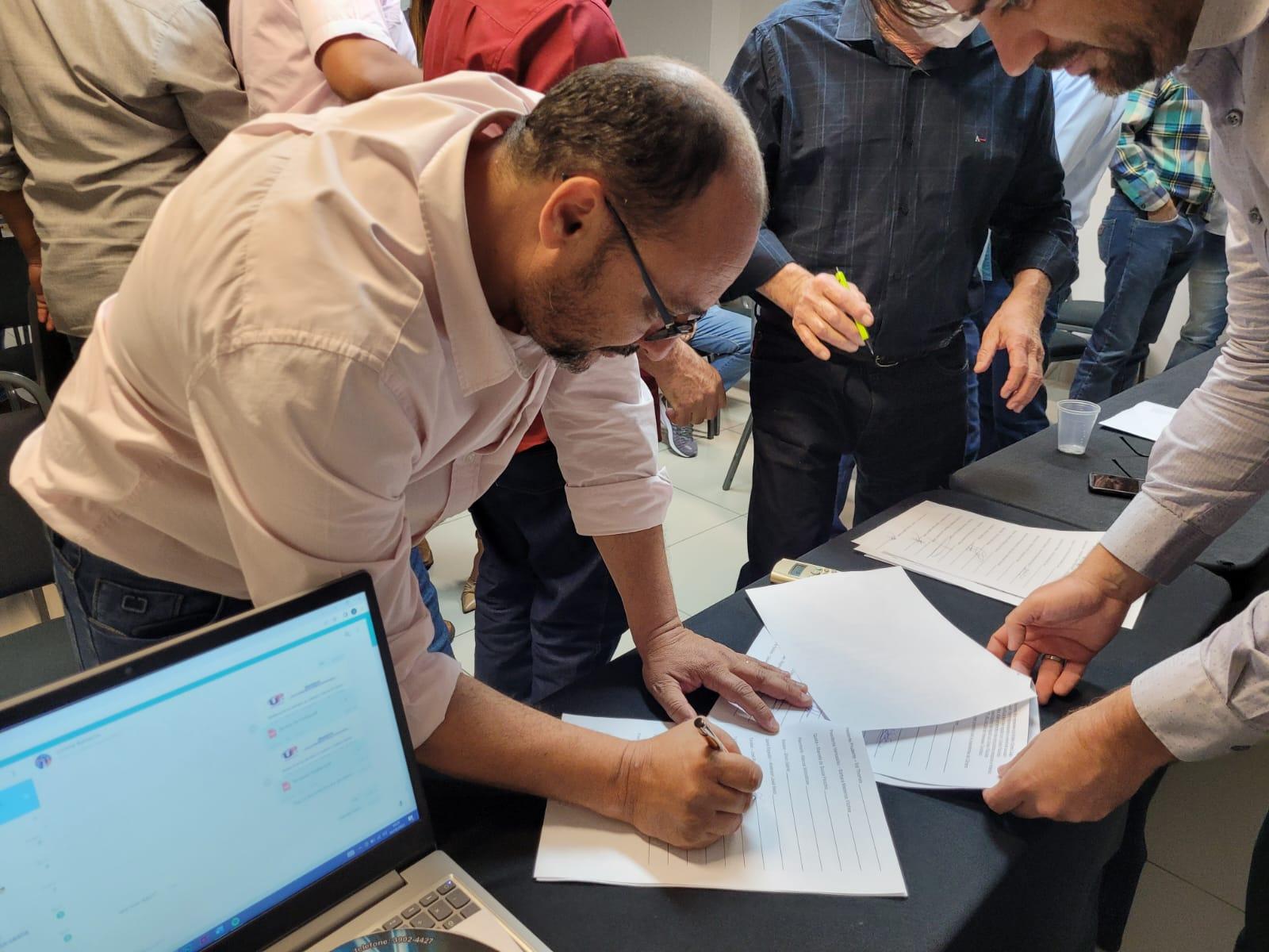 Unipontal apresenta Reivindicações a candidatos