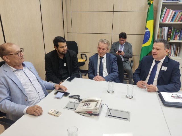 Prefeitos da Unipontal vão a Brasília e formalizam agradecimento por instalação do IFSP Prefeitos da Unipontal vão a Brasília e formalizam agradecimento por instalação do IFSP
