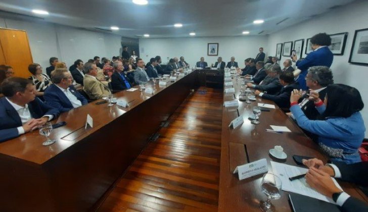 Ed Thomas vai a Brasília para reverter redução de R$ 10 mi em recursos do salário-educação