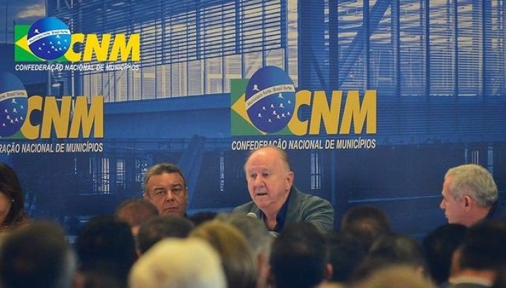 Mais da metade dos municípios está no vermelho, as receitas estão caindo e despesas crescendo