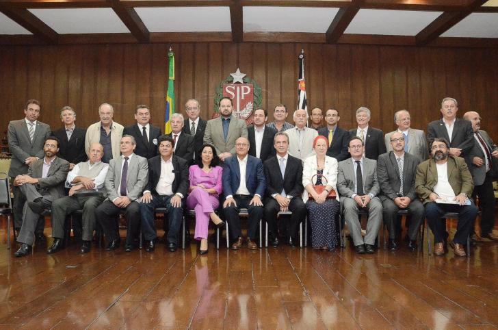 Municípios contra a crise