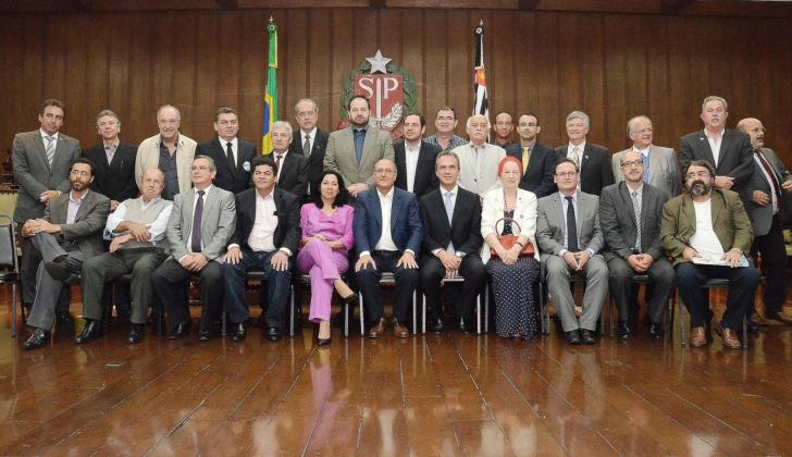 Municípios contra a crise