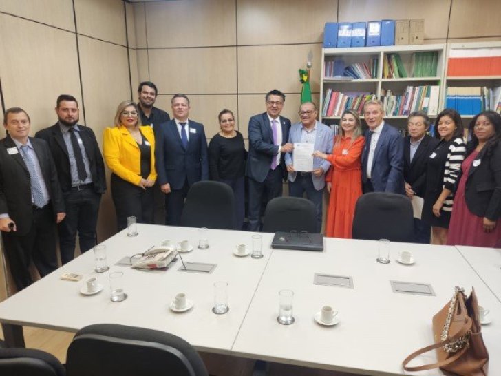 Prefeitos da Unipontal vão a Brasília e formalizam agradecimento por instalação do IFSP