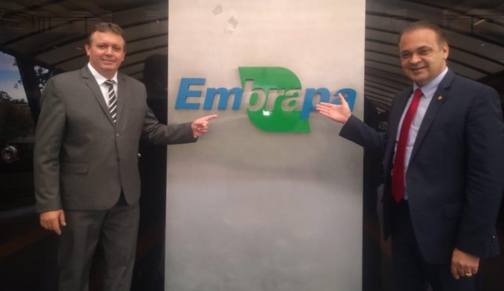 Presidente da Unipontal é recebido na sede da Embrapa